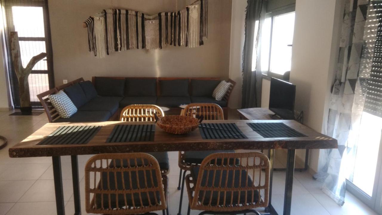 איסטרו Chrisambelos Apartments מראה חיצוני תמונה